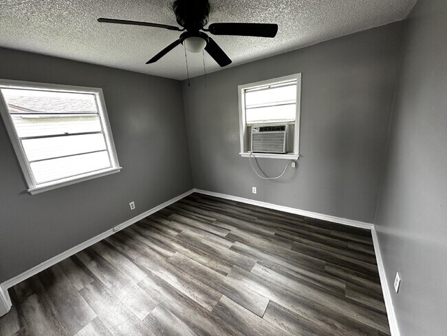 Foto del edificio - 1-Bedroom Duplex in Tulsa!