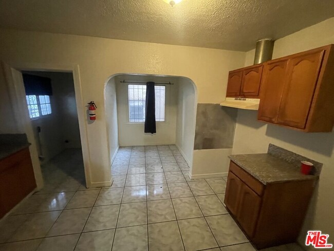 Foto del edificio - 6009 S Halldale Ave