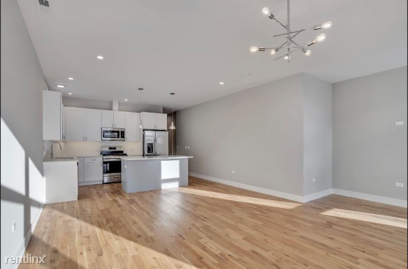 Primary Photo - 3 br, 2 bath Condo - 3759 S Lake Park Ave ...