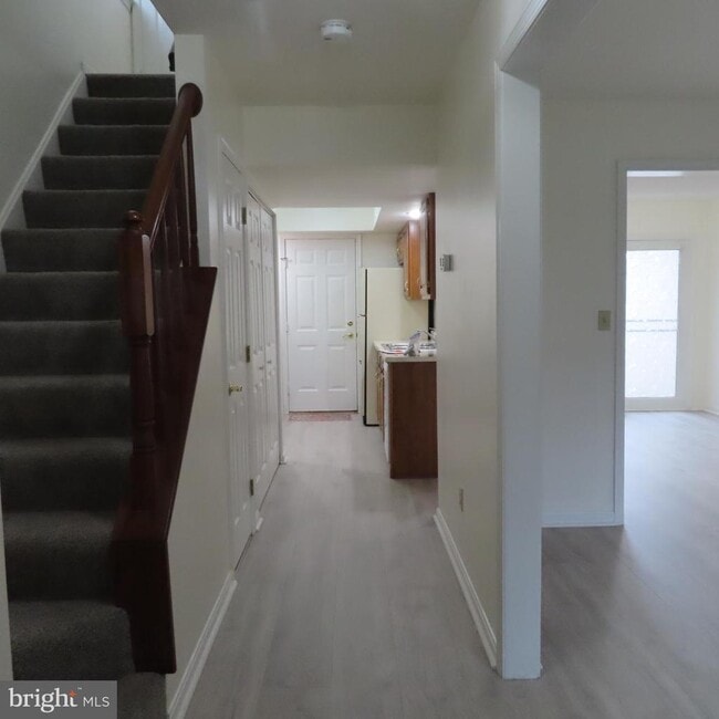 Building Photo - 11 Beacon Ct