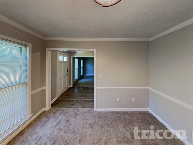 Foto del edificio - 1496 Oak Springs Dr