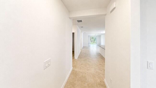 Foto del edificio - 2404 White Tail St