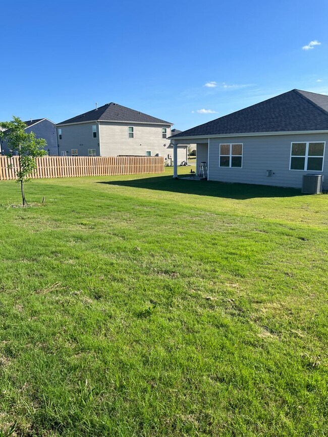 Foto del edificio - 4 Bed, 2 Bath House