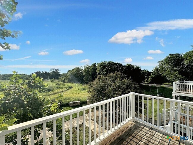 Foto del edificio - 338 Trestle Tree