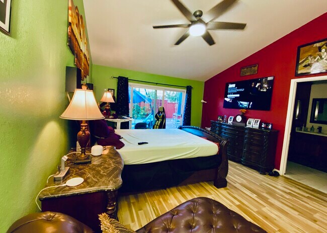 Foto del edificio - 2959 Silverland Dr