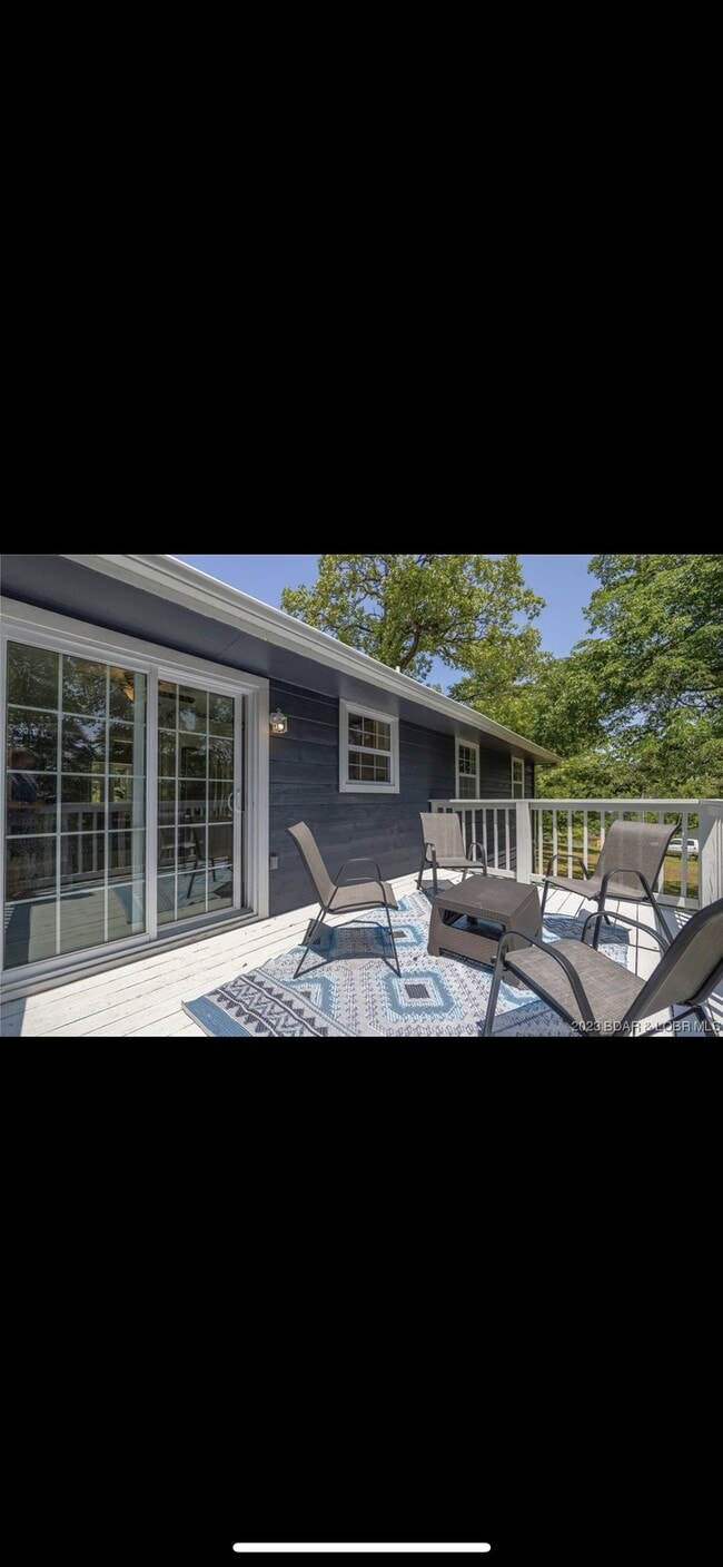 Building Photo - 156 Island View Ln
