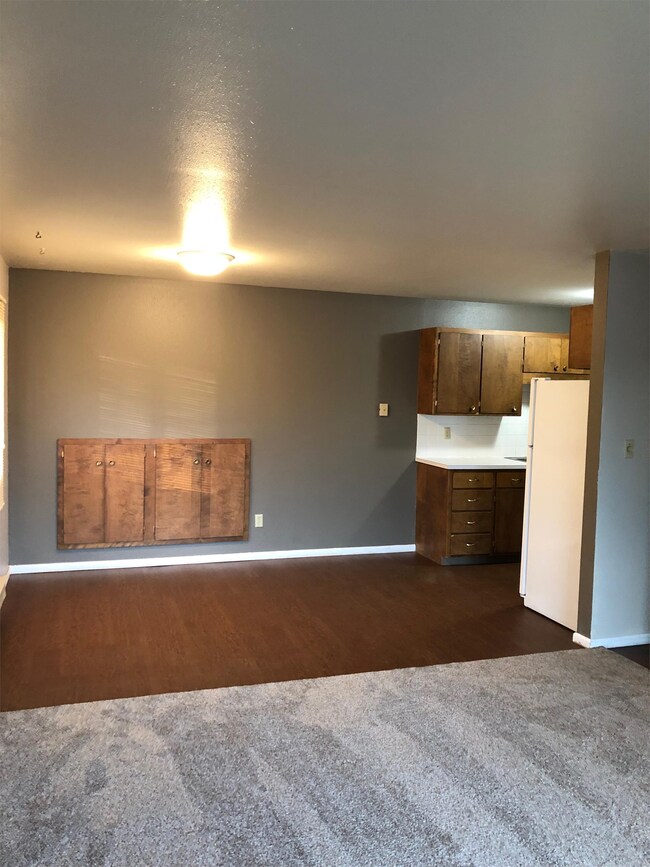 Building Photo - 809 E Cavour Ave