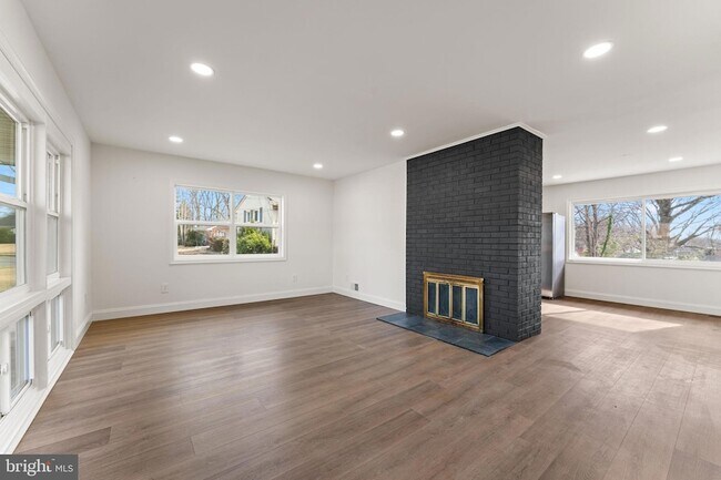 Foto del edificio - 7407 Kelvin Pl