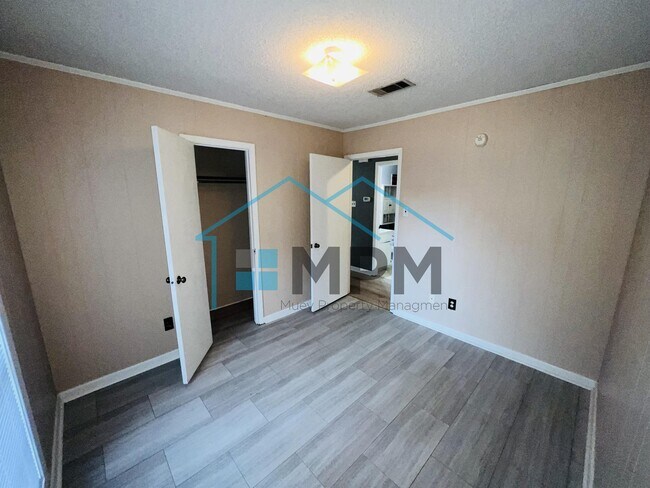 Foto del edificio - 105 Hilltop Dr