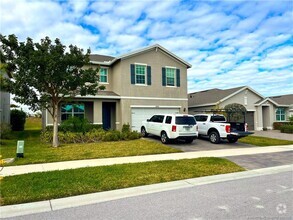 Building Photo - 2910 NE Breezeway Cir