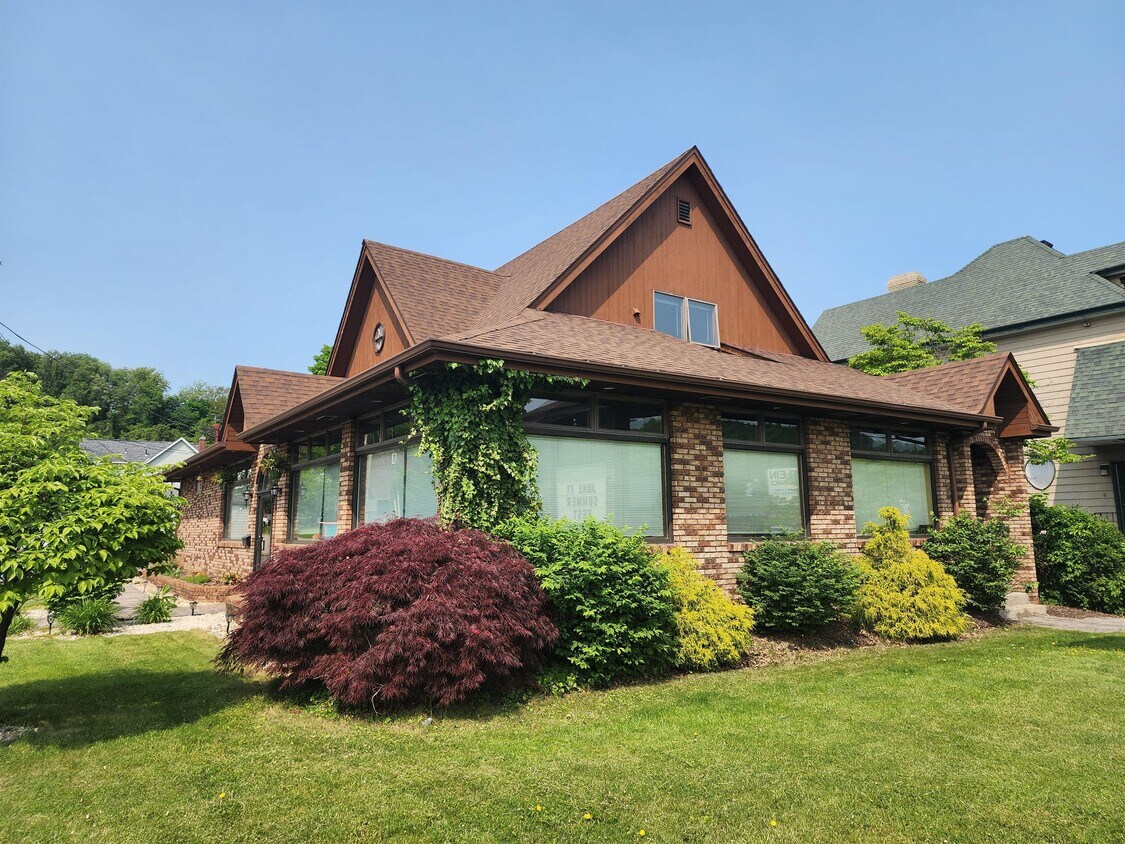 1540 Lincoln Way Unit 3, White Oak, PA 15131 Room for Rent in White