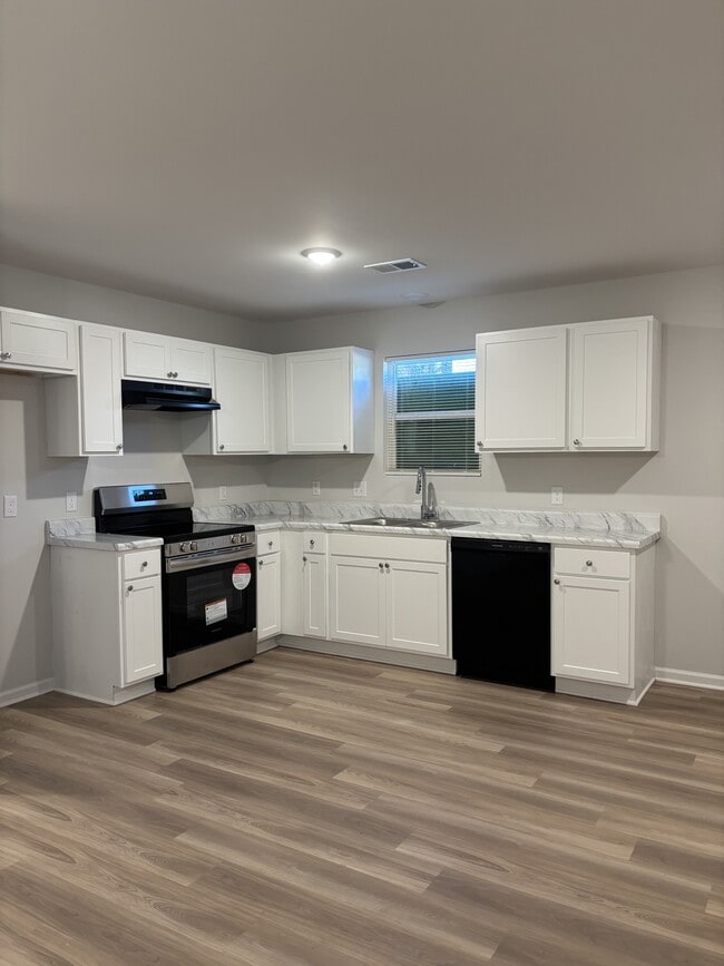 Building Photo - 3281 Madewell St