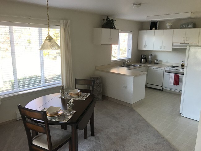 Kitchen - 7735 SW Scholls Ferry Rd