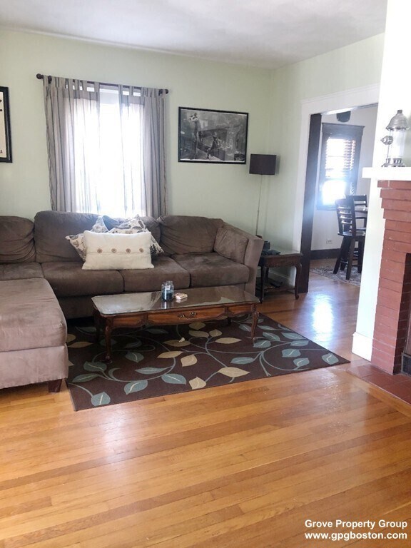 Foto del edificio - 246 N Central Ave