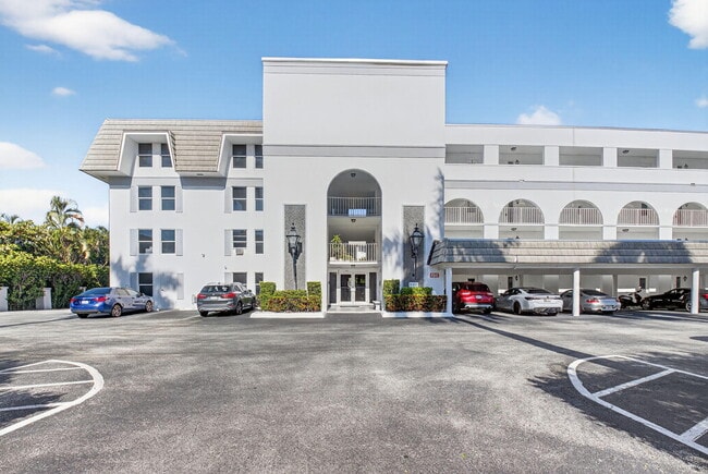 Building Photo - 800 E Camino Real