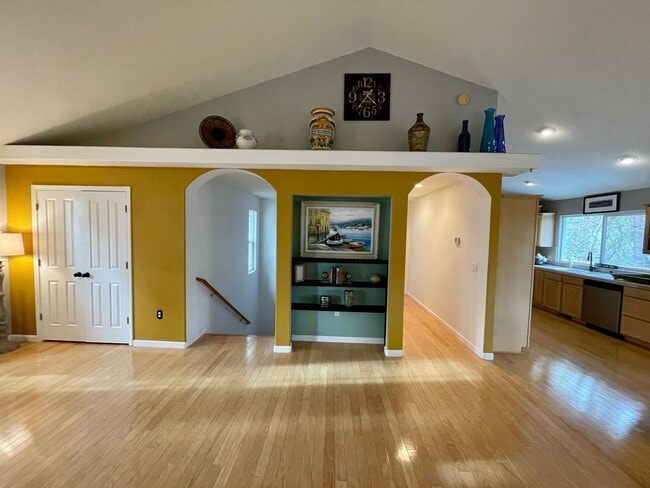 Building Photo - Charming Alta Sierra Home