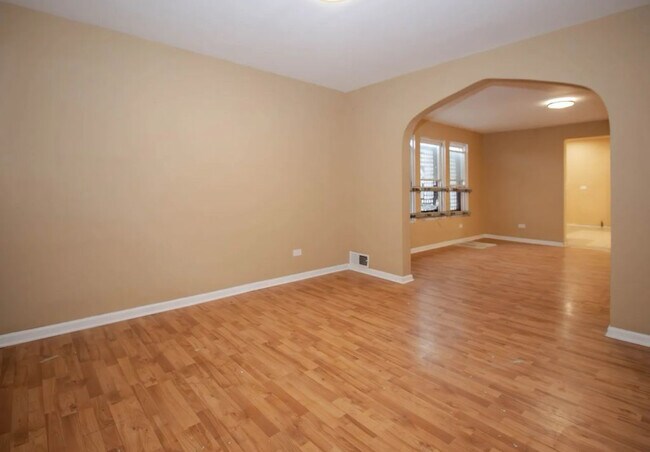 Foto del edificio - 5005 W Chicago Ave