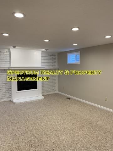Foto del edificio - FEB RENT FREE! 3 bd Basement Apt in Pl Grove!