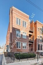 Building Photo - 1136 W Fullerton Ave