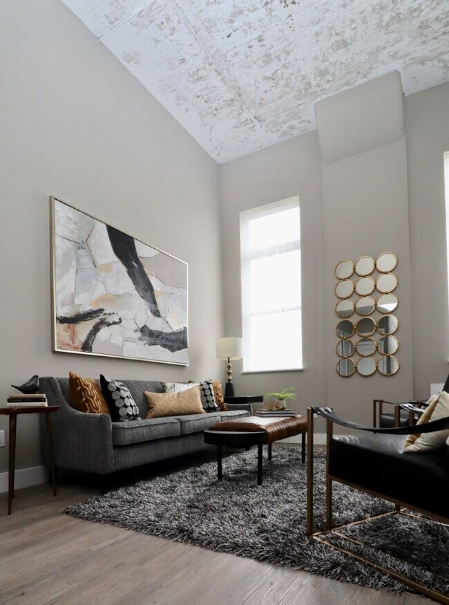 Building Photo - Brand-New, High-End Apartment on South Sid...
