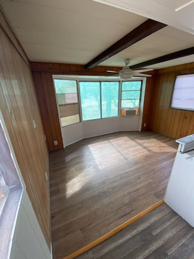 Foto del edificio - 2 Bed 1 Bath Mobile Home