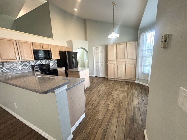 Building Photo - 6561 Franconia Dr