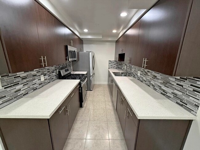 Foto del edificio - 10674 Holman Ave