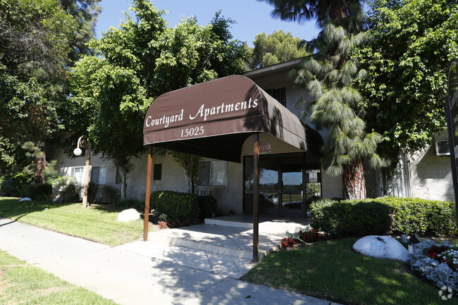 Building Photo - Courtyard Apartments