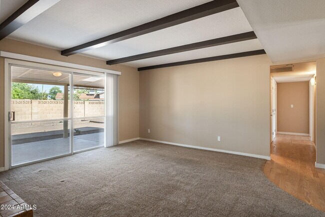 Foto del edificio - 6413 N 82nd St