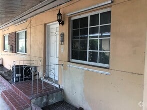 Building Photo - 751 SW 10th St