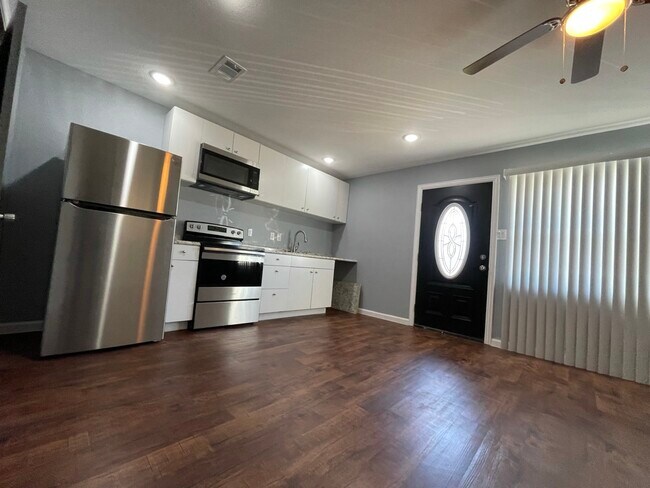 Building Photo - 209 Hosack St