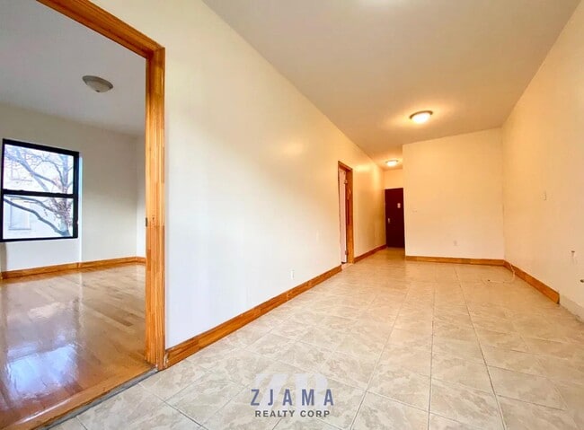 Building Photo - 876 Lincoln Pl