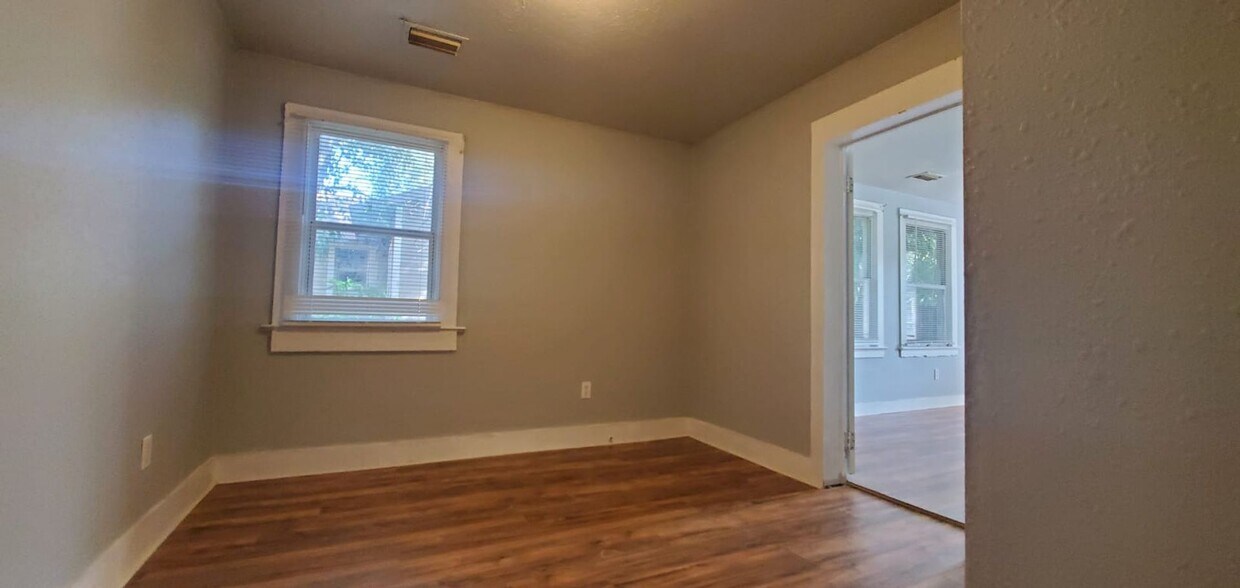 $500 OFF FIRST MONTHS RENT MOVE-IN SPECIAL!! - 3/1 Move In Ready