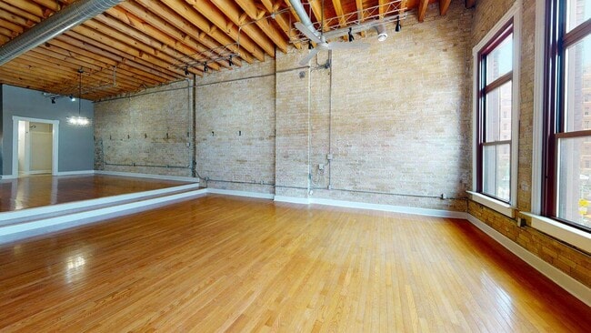 Building Photo - 321 N Broadway
