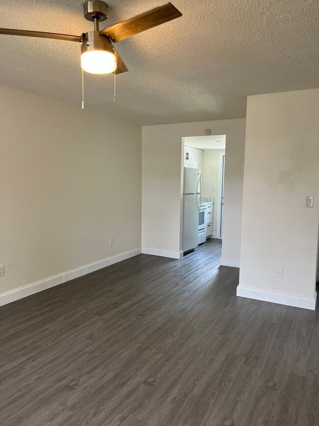 Foto del edificio - 721/723 Burdick Ave