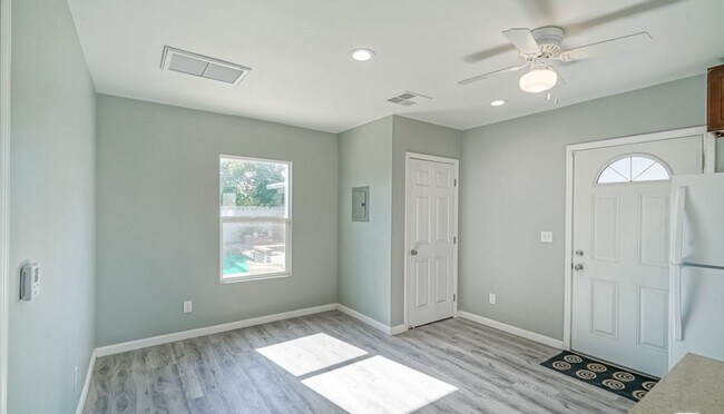Vista de la entrada - 13401 Bessemer St