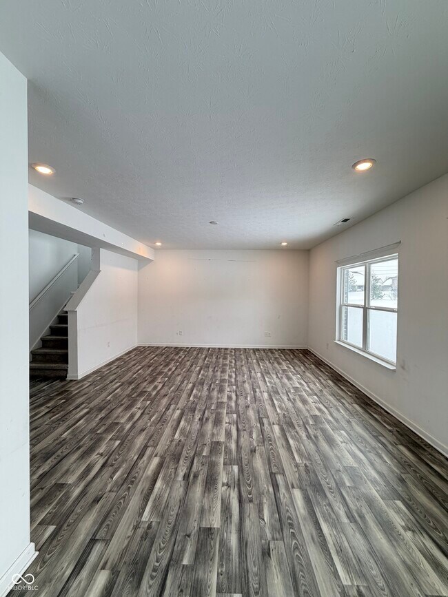 Building Photo - 1184 Lakeshore Dr