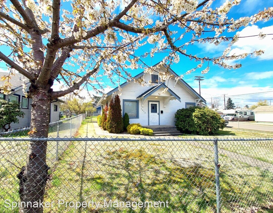 3 br, 1 bath House 6402 South Oakes Street House Rental in WA