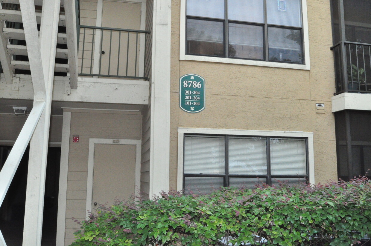 Primary Photo - 1 bed/1 bath, 3rd Floor Condo Overlooking ...