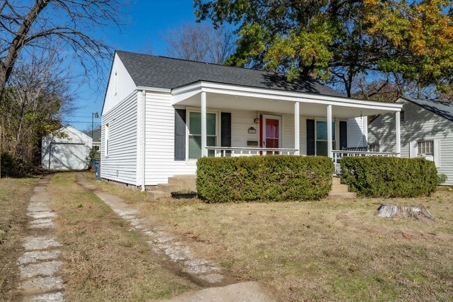 Building Photo - Cute Tulsa Home Available Now! 2 bedrooms and 1 bath