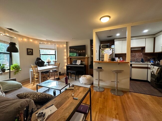 Building Photo - 95 Gainsborough St