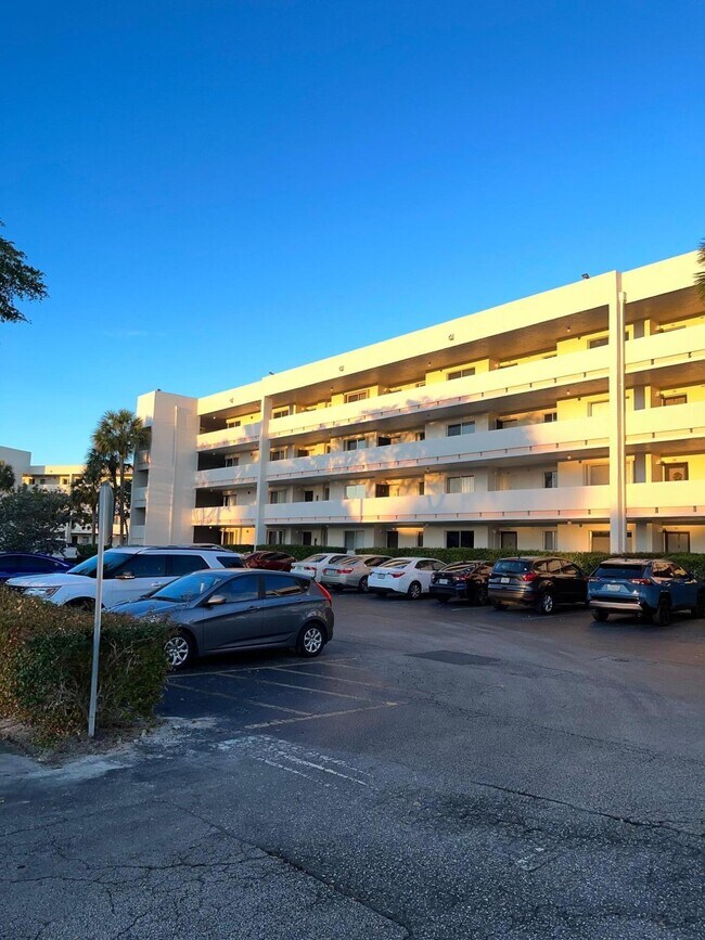 Building Photo - 3186 Via Poinciana