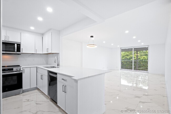 Building Photo - 501 E Dania Beach Blvd