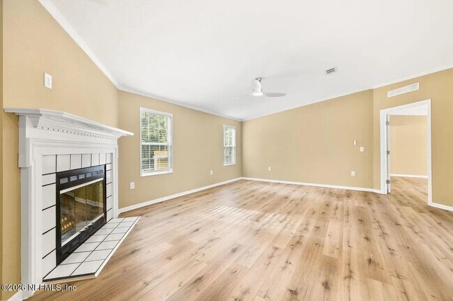 Foto del edificio - 2451 Deer Run Rd