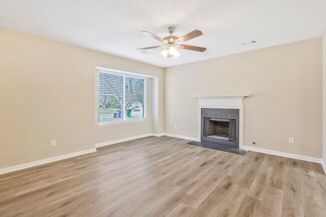 Building Photo - 610 Woodcrest Manor Dr