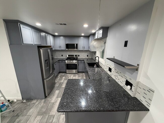 Building Photo - 2207 S Burnside Ave