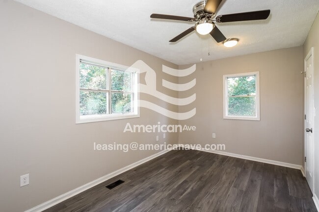 Building Photo - 2805 Royal St