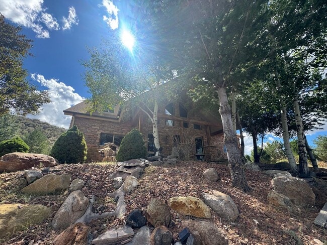Building Photo - Beautiful Pine Valley Home!