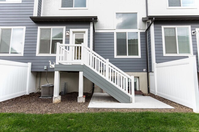 Building Photo - Pet-Friendly 3 Bed | 2.5 Bath Home in Exchange, Lehi. Available Aug 1.