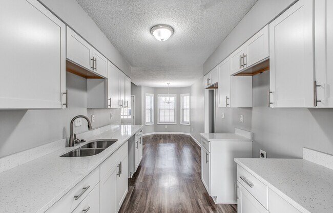 Building Photo - Spacious Renovated Home for Rent!!